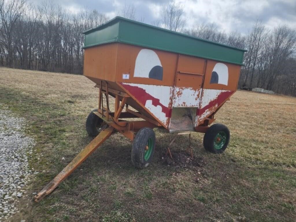 Gravity flow wagon on heavy duty gears