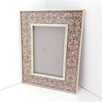 Embroidered fabric frame