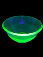 Uranium Vaseline glass mixing bowl