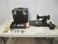 SINGER 221 FEATHERWEIGHT SEWING MACHINE