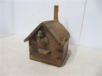 RUSTIC WOODEN BIRD HOUSE