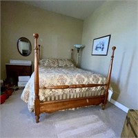 Vintage 4 Poster Bed Full Size w/ Comforter & Bed