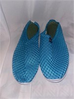 New Beach shoes/water shoes size 42