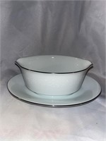 Reina by Noritake Silver Trim Gravy bowl