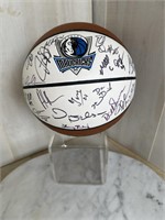 Dallas Mavericks Team Autographed Ball (2005)