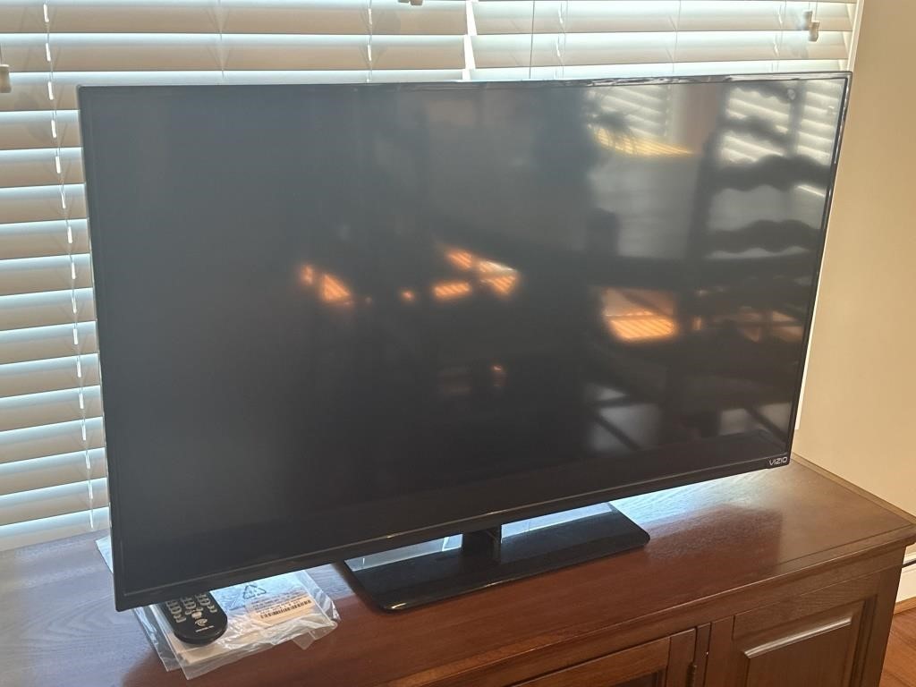 Vizio 40” TV w/ Remote