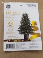 3.5'H Pre-lit LED Oakmont Spruce Tree
