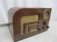 ANTIQUE PHILCO TUBE RADIO