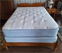 Full Size Bed, Maple Finish, Mattress & Boxspring