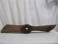 VINTAGE WOOD AIRPLANE PROPELLER CENTER PCS.