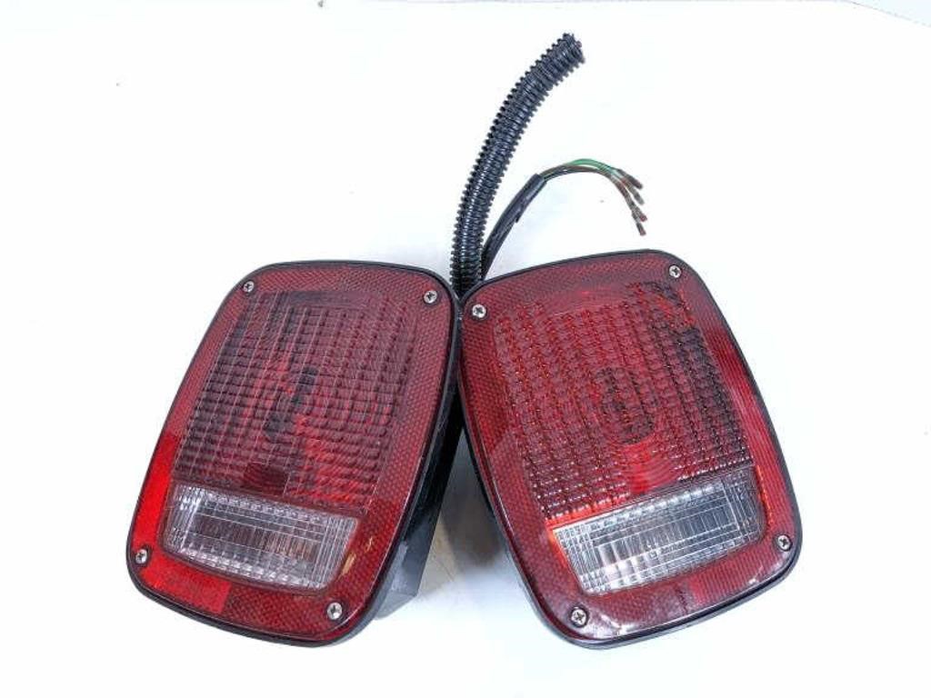 NEW Pair of Truck Type Lights (SAE-L 71)