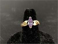 10kt Gold and amethyst ring size 7, with a total w