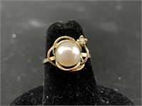 14kt Gold, pearl and diamond ring size 5, total we