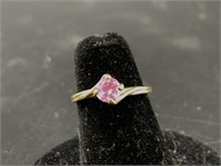 10kt Gold and pink topaz ring, size 5 1/2, total w