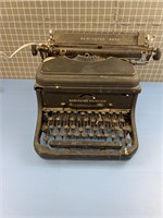 REMINGTON RAND ANTIQUE TYPEWRITER FOR PARTS