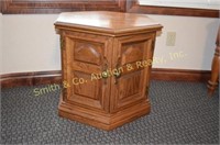 END TABLE WITH CABINETS