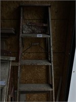 5-ft wooden step ladder