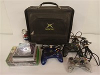 XBOX : 1 Sac transport, 3 manettes, 7 jeux