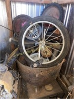 Large cast iron cook pot with wheels
