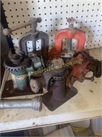 Pipe vises and early automotive jacks