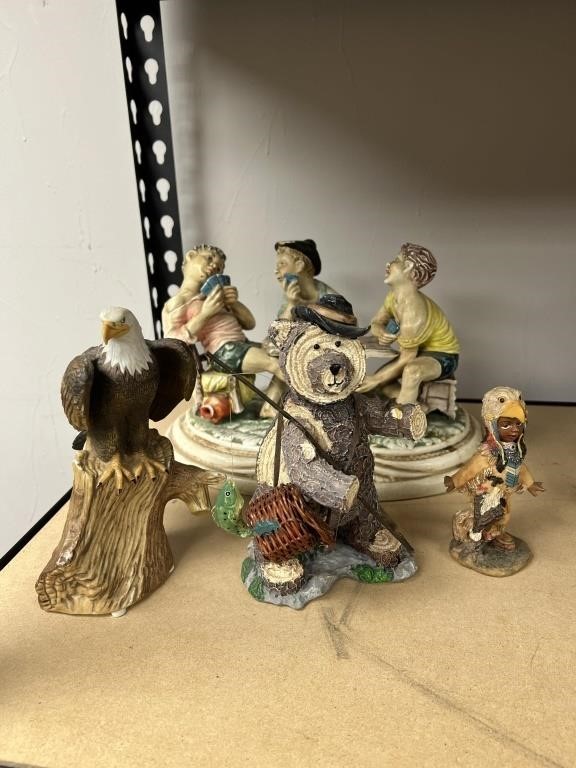 FIGURINE COLLECTIBLES LOT