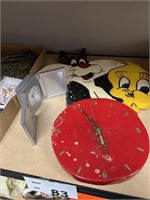 VTG. SYLVESTER AND TWEETY BIRD CLOCK AND MORE