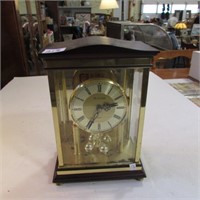 BULOVA MANTLE CLOCK -BATERY OP.