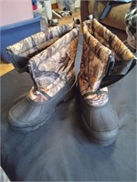 Insulated hunting boots size 5