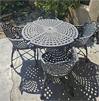 Vtg Claw Foot Wrought Iron Patio Set w/ 4 Chairs