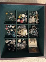 Assorted jewelery