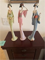 3 lady statues