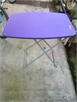 FOLDING TABLE