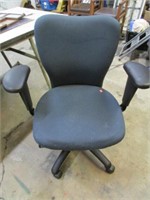 NICE - INDUSTRIAL / COMMERCIAL GRADE OFFICE CHAIR