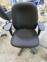 NICE - OFFICE CHAIR -- COMMERCIAL GRADE