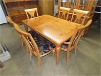 Nice Clean Pine DR Table w/ 6 Chairs