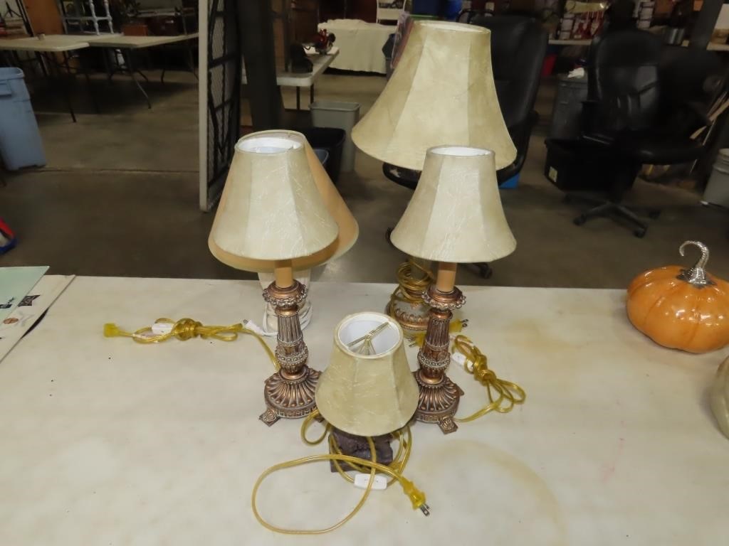 Online Auction of Collectibles, Glassware & Furniture