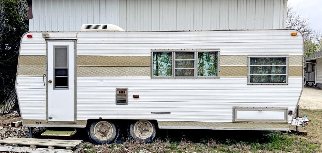 CAMPER - 1973 Dodge City Scout 22' RARE NICE