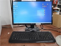 Used Gateway 22" LCD Monitor w/Microsoft Keyboard