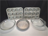 Aluminum baking pans, 2 Pyrex 9.5 baking dishes