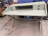 Vintage Colonial Style Desk Painted Green
Nice