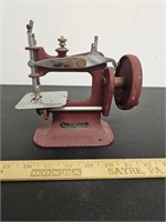 1940s Stitch Mistress Sewing Machine- Hand Crank
