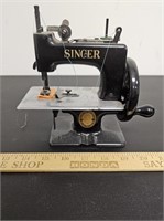 Singer Childs Sewing Machine- Hand Crank