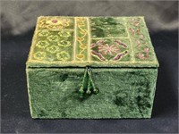 VINTAGE VLEVET GREEN BEADED JEWELRY BOX