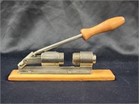 HEAVY DUTY LEVER ACTION NUT CRACKER