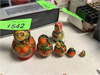 5 PIECE NESTING MATRYOSHKA DOLL & 1 ORNAMENT