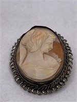 VINTAGE CAMEO BROOCH