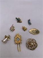 BROOCH/PIN LOT OF 8