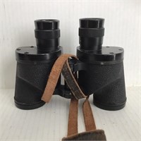 UNIVERSAL CAMERA CORP BINOCULARS IN LEATHER CASE