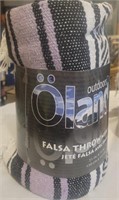 Outdoors Oland Falsa Throw White/Black/Violet