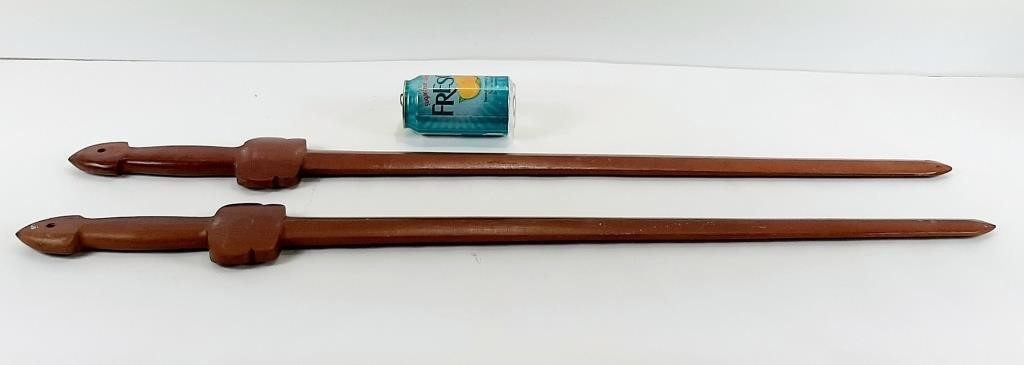 2 katanas en bois 36" de long